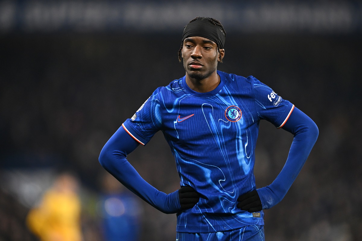 Noni Madueke cruza de vereda y se va del Chelsea al Arsenal