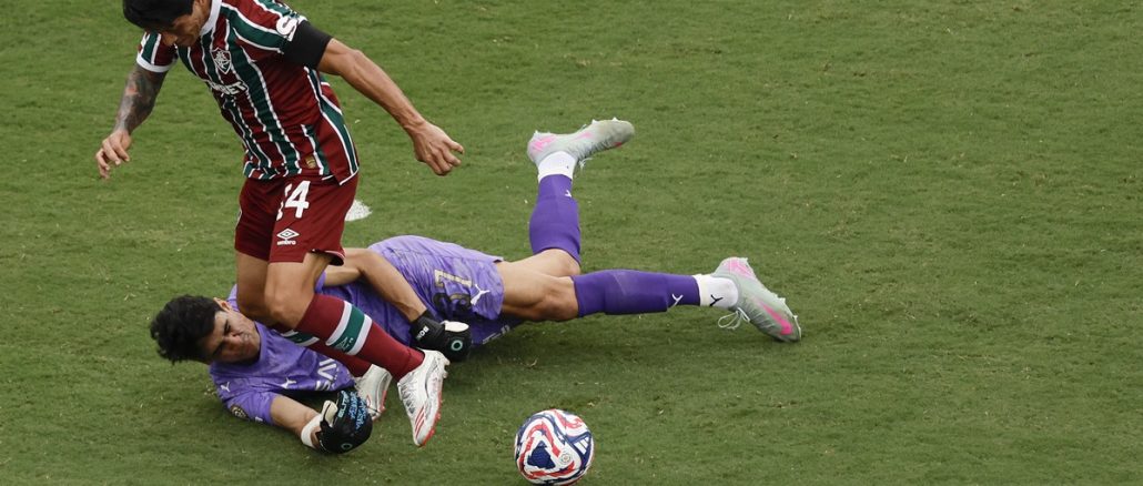Bono se estira y le roba el gol a Germán Cano en Fluminense - Al-Hilal Bono tuvo otra vez una atajada memorable e inolvidable en este Mundial de Clubes