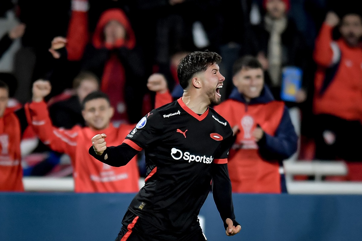 Boca pagaría la cláusula y se llevaría a Felipe Loyola de Independiente