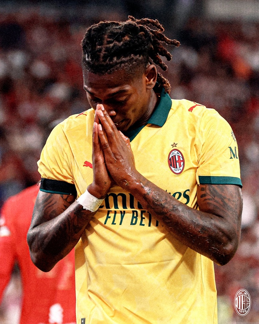 Rafael Leão recordó a Diogo Jota en el Milan vs Liverpool