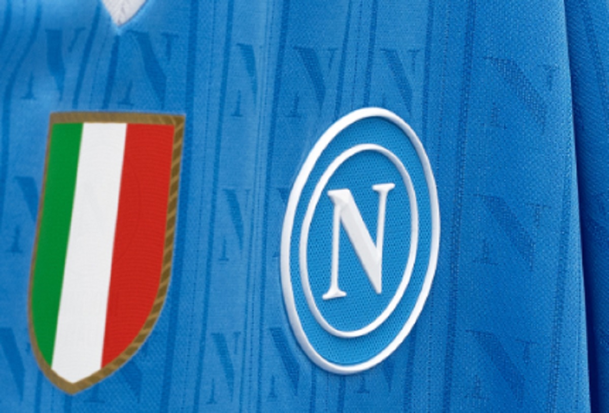 Napoli presentó las nuevas camisetas para estrenar en la temporada 2025/2026