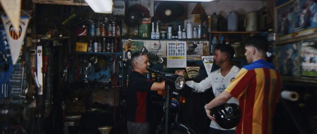 nueva-camiseta-valencia Valencia presentó su nueva camiseta