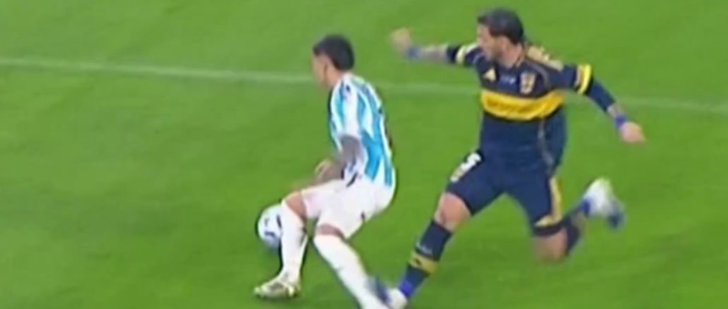 Leandro Paredes cometió una fuerte falta que pudo ser roja