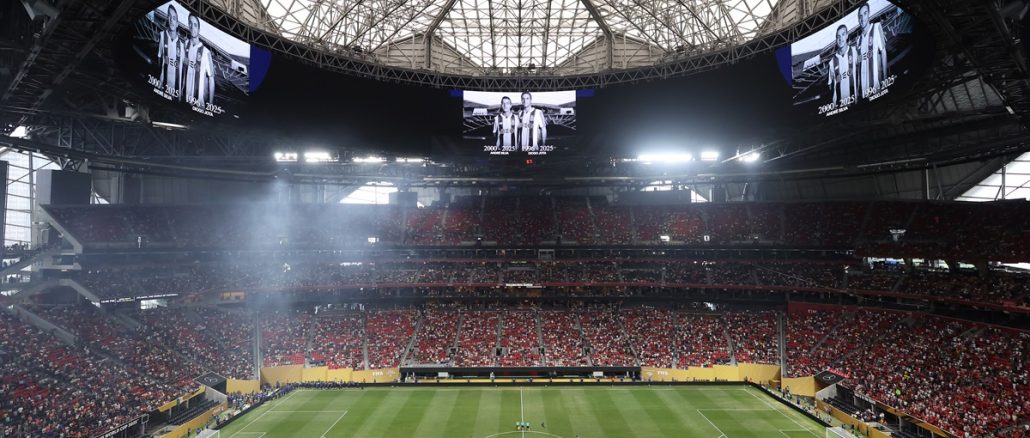 Minuto de silencio por Diogo Jota entre PSG y Bayern Múnich Emoción de Nuno Mendes, João Neves, y Vitinha en el minuto de silencio por Diogo Jota