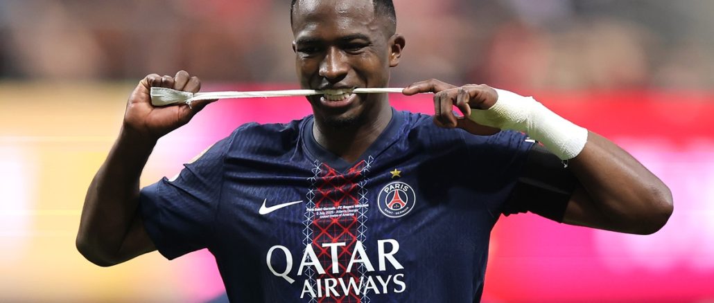 Primera expulsión en 221 partidos como profesional para Willian Pacho