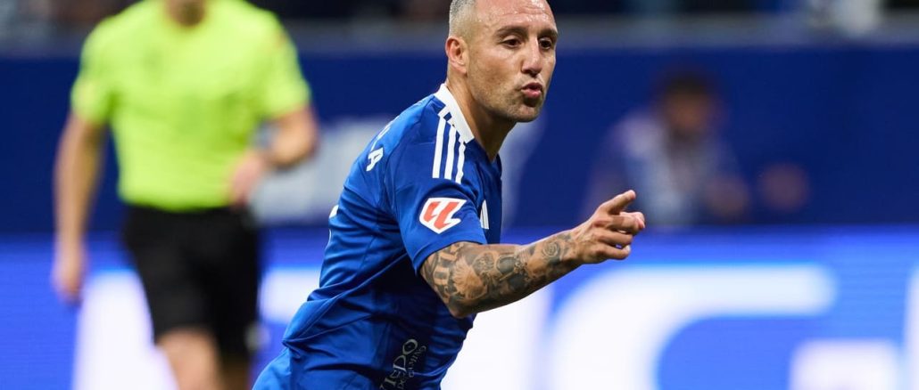 Santi Cazorla seguirá jugando en el Real Oviedo a los 40 años.