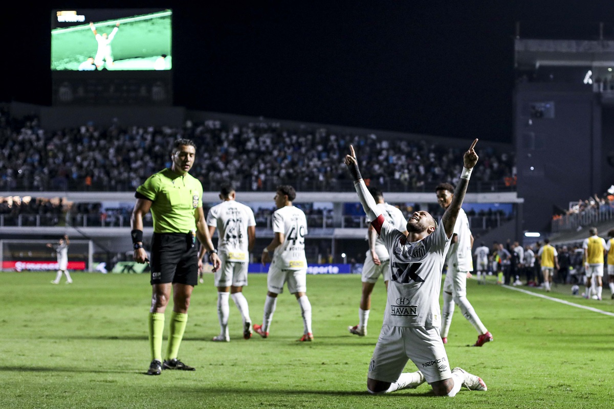 Neymar festejó un gol que no fue y estallaron las redes en Brasil