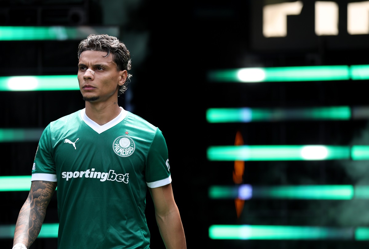 Benfica se llevó a Enzo Barrenechea y va por Richard Ríos