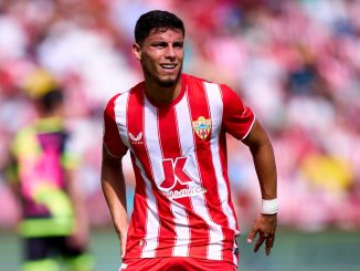 Vélez ofertó 3 millones de euros por Lucas Robertone y Almería lo consideró insuficiente