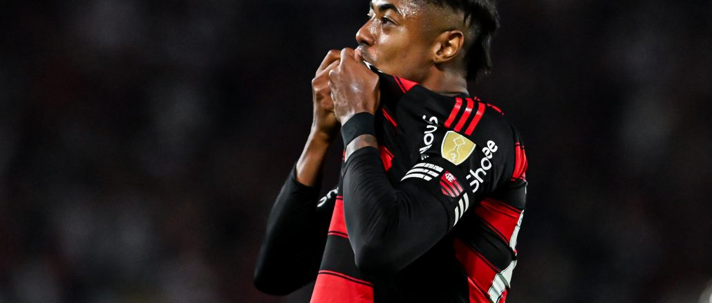 Flamengo ganó la ida al Inter en el Maracaná