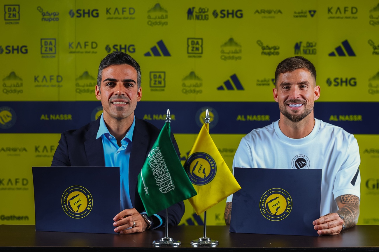 El Al-Nassr de Cristiano Ronaldo presentó a Iñigo Martínez, quien llega libre de Barcelona