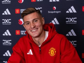 Benjamin Sesko firmó su contrato con Manchester United