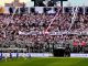 Con una bandera, Colo Colo se burló de la violencia entre Independiente y U de Chile