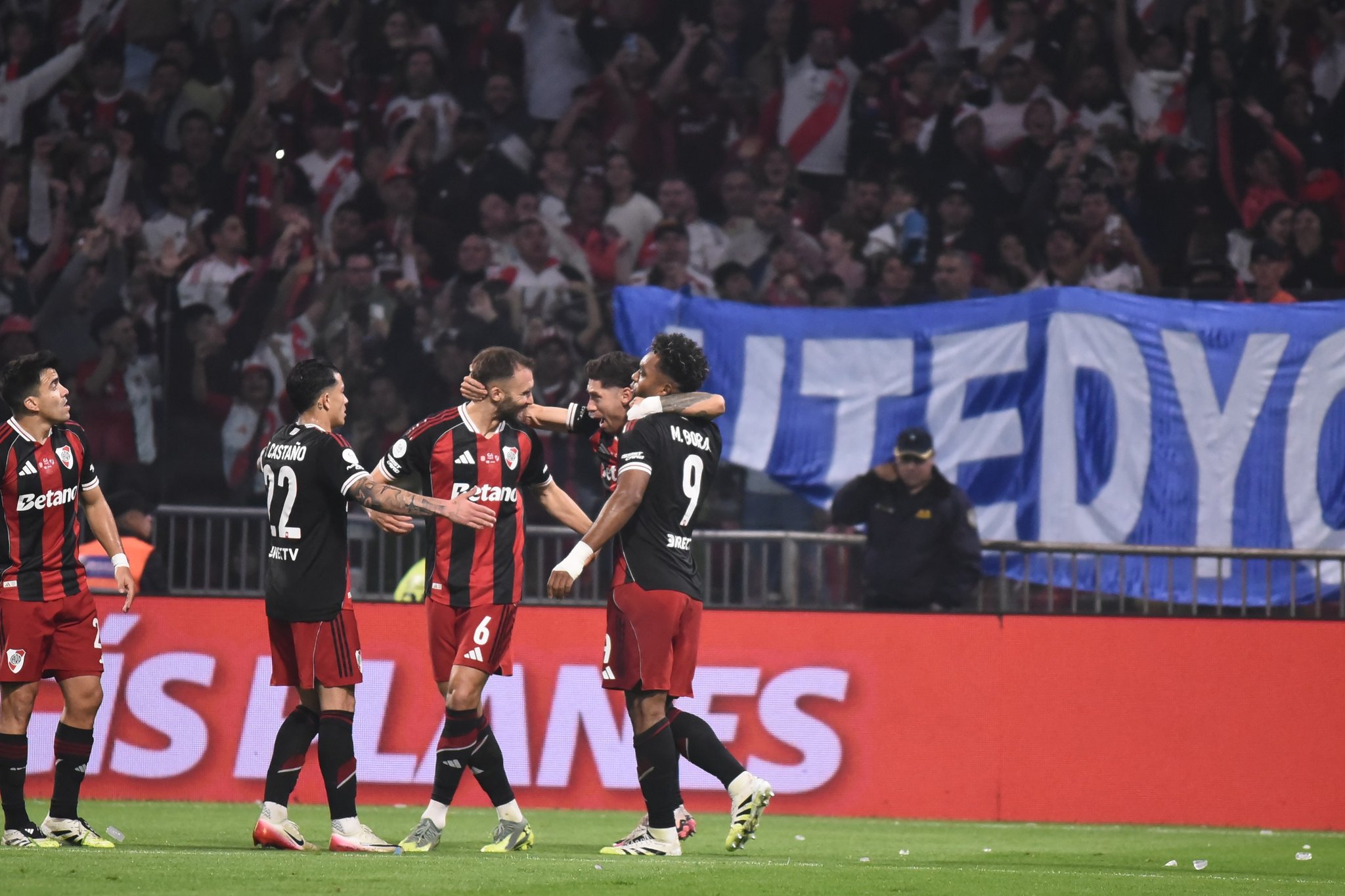Gonzalo Montiel abrió la cuenta y puso el primero para River.