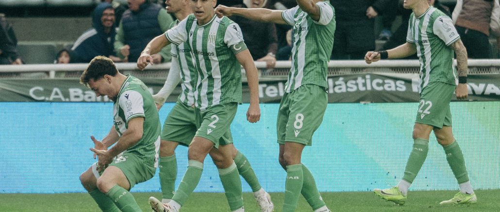 Banfield mostró carácter y remontó ante Estudiantes