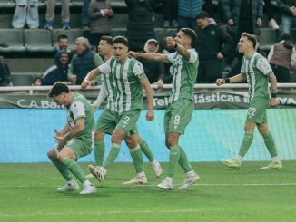 Banfield mostró carácter y remontó ante Estudiantes