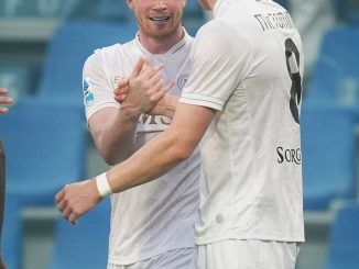 Napoli se estrenó en Serie A con victoria