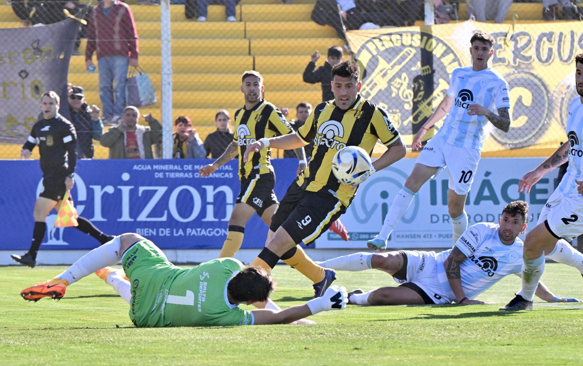 Deportivo Madryn sacó adelante un partido complicado