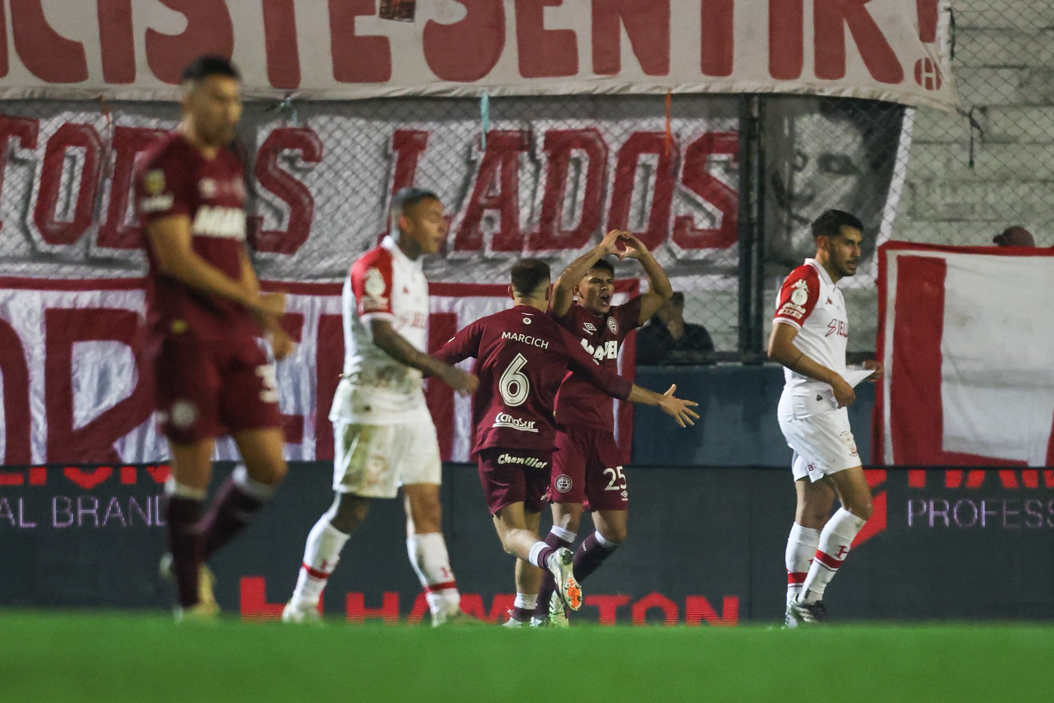 Lanús venció a Huracán en Quilmes