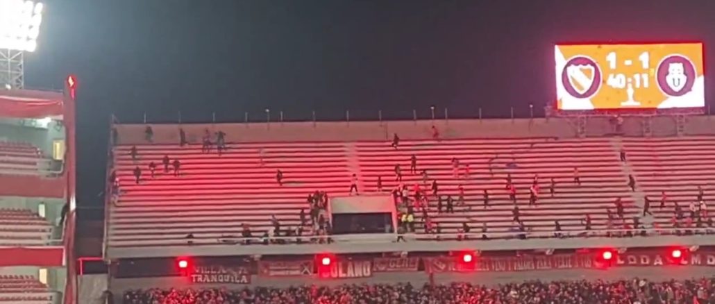Suspendido Independiente vs U de Chile tras violenta noche