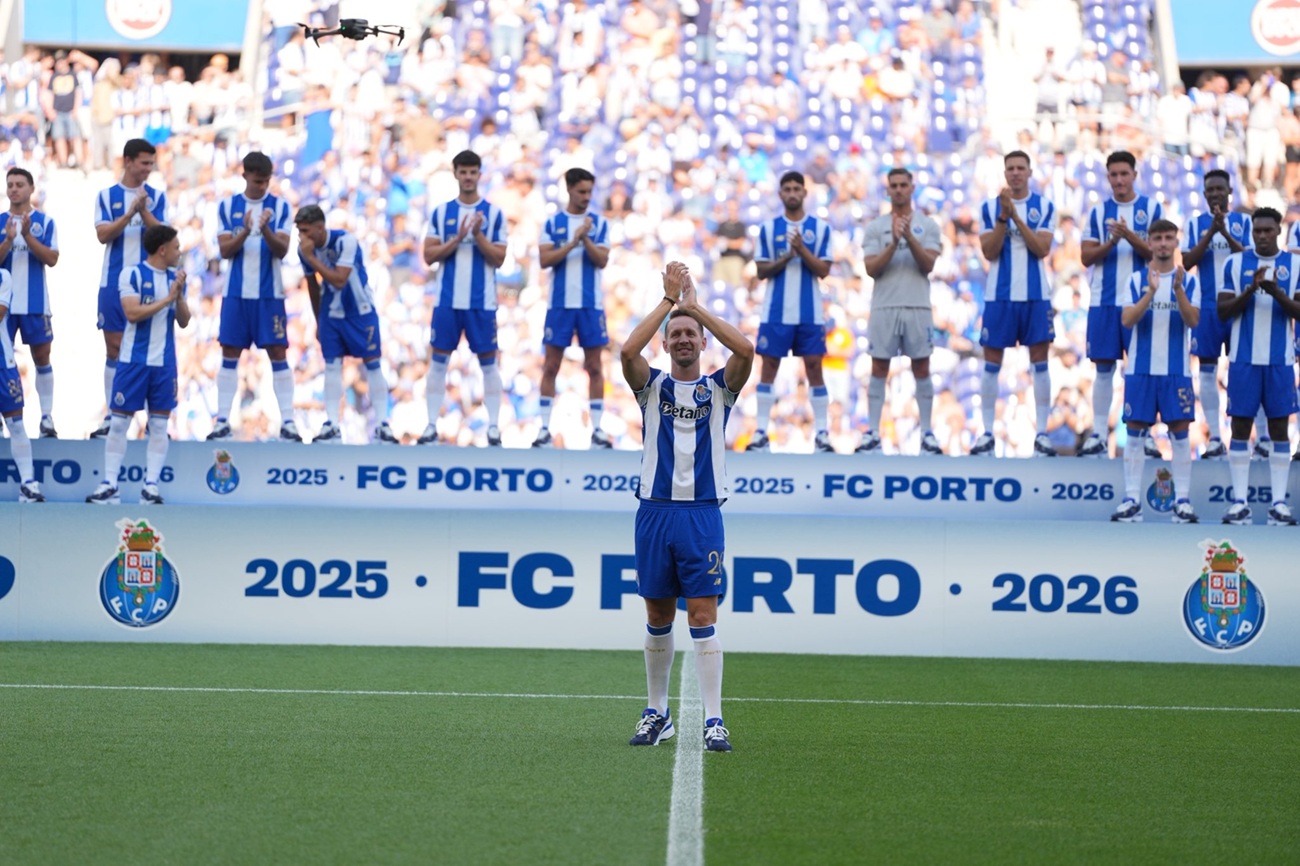 Porto anunció la sorpresiva contratación de Luuk de Jong