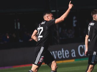 Deportivo Riestra le ganó a Sarmiento y acaricia una plaza Sudamericana