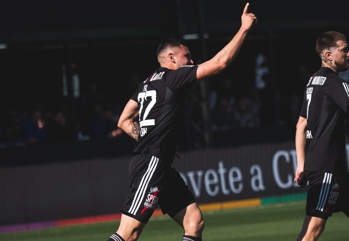 Deportivo Riestra le ganó a Sarmiento y acaricia una plaza Sudamericana