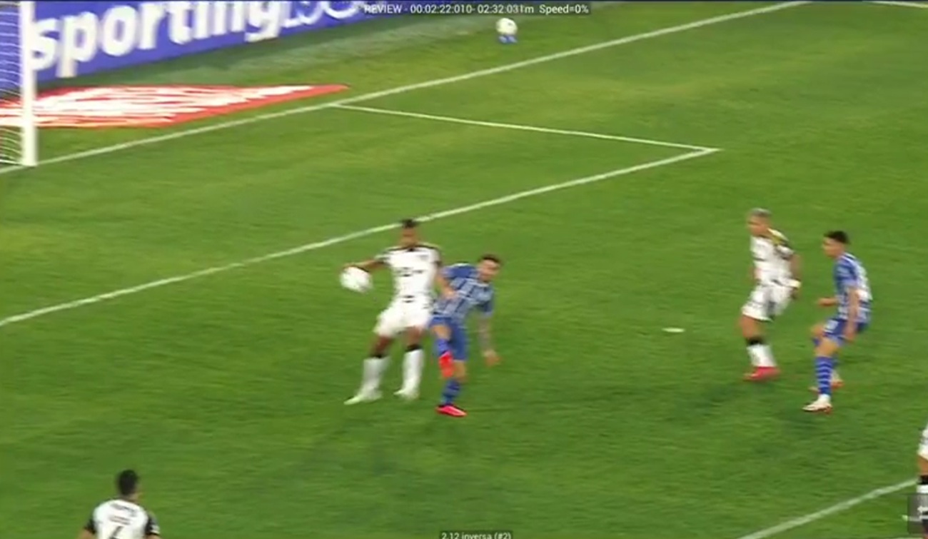 Polémico penal anulado a Godoy Cruz ante Atlético Mineiro