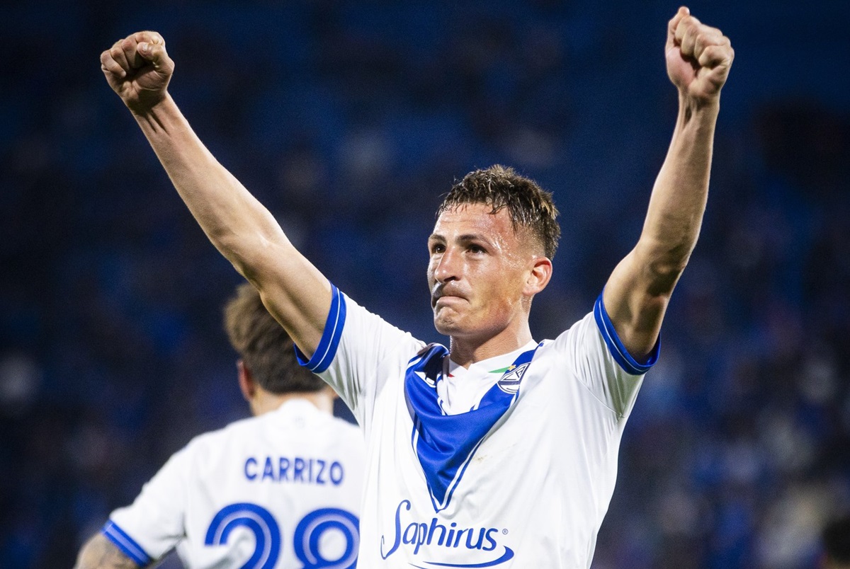 Vélez sigue de racha, y lidera tras el 3 a 0 a Lanús