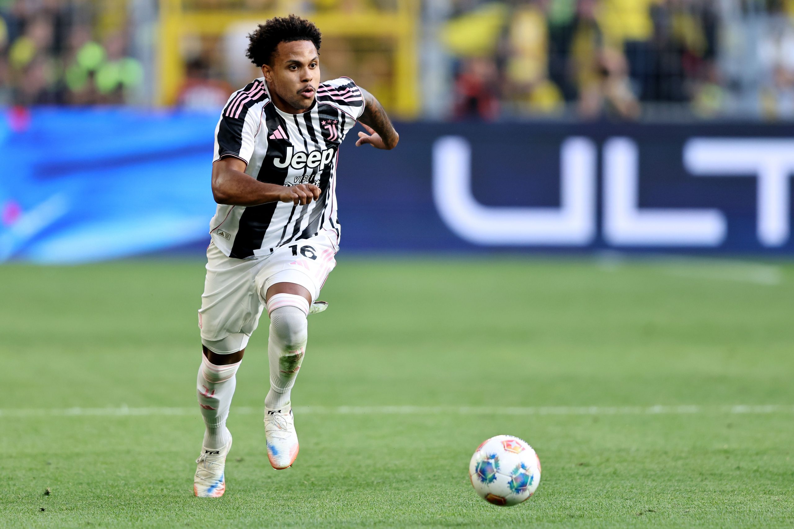 Juventus denuncia al Parma por insultos racistas a Weston McKennie