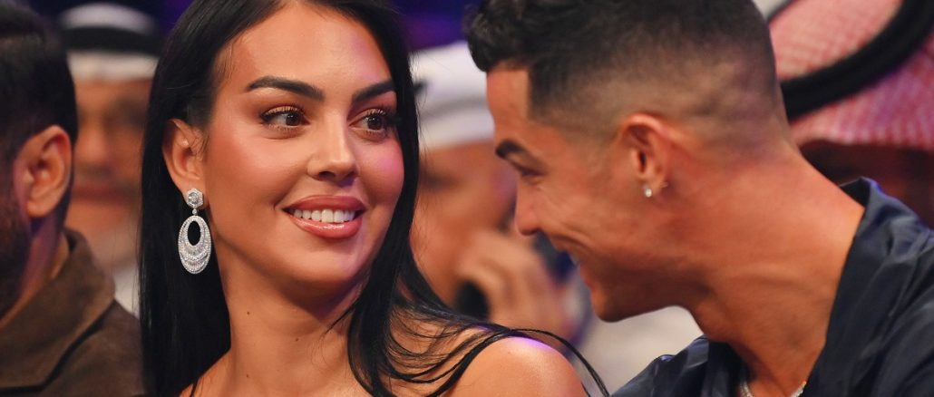 Cristiano Ronaldo y Georgina Rodríguez Cristiano Ronaldo y Georgina Rodríguez se casan tras 9 años de relación.