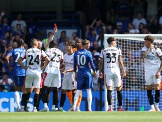 Andrei Coubis se presentó en Milan con autogol y expulsión