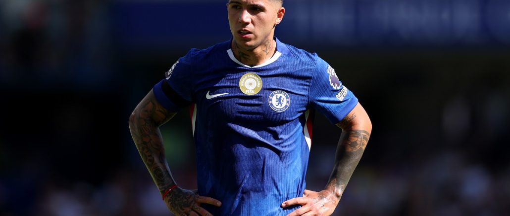 Enzo Fernández marcó de penal para el Chelsea