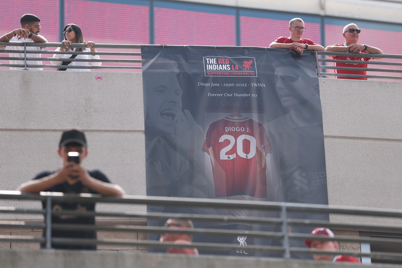 Wembley homenajeó a Diogo Jota en el primer partido oficial de Liverpool tras su fallecimiento