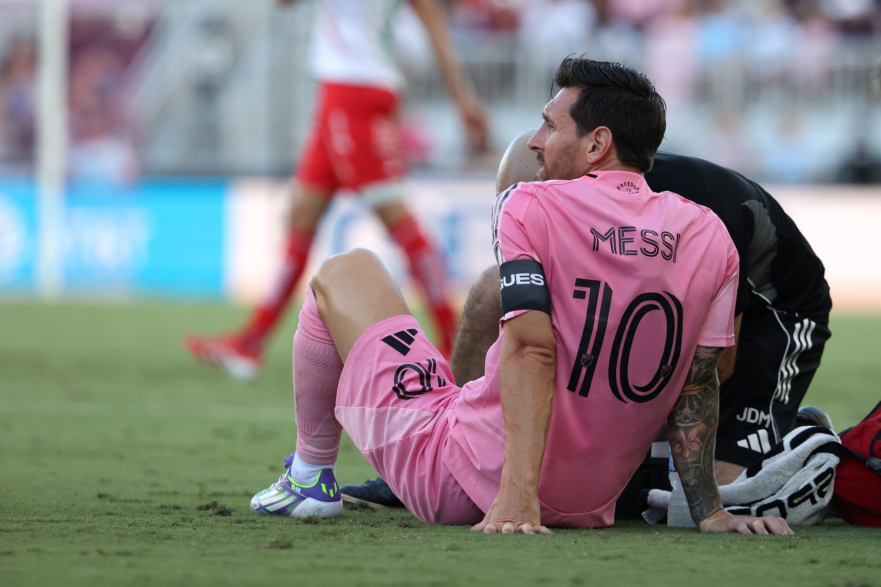 Lionel Messi sintió una molestia y salió lesionado