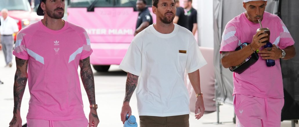 Lionel Messi, de civil junto a compañeros Lionel Messi no jugará ante Tigres por Leagues Cup