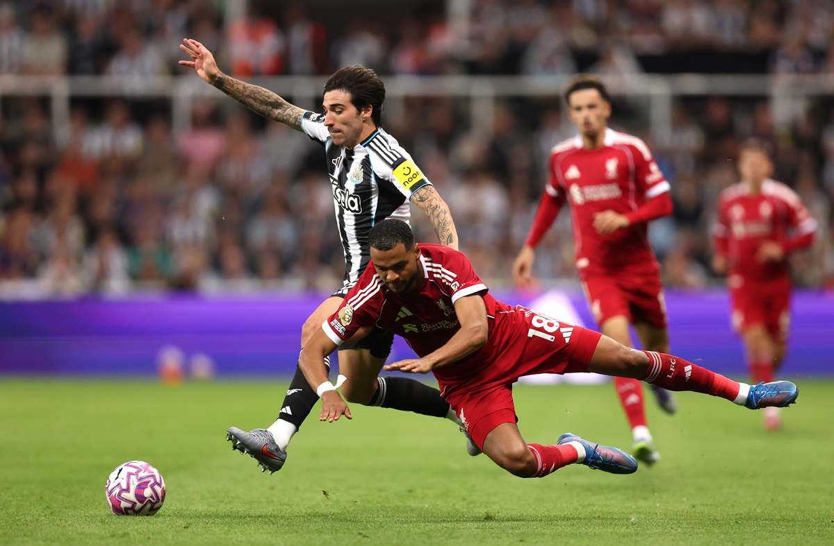 Liverpool le ganó un partidazo por 3 a 2 al Newcastle