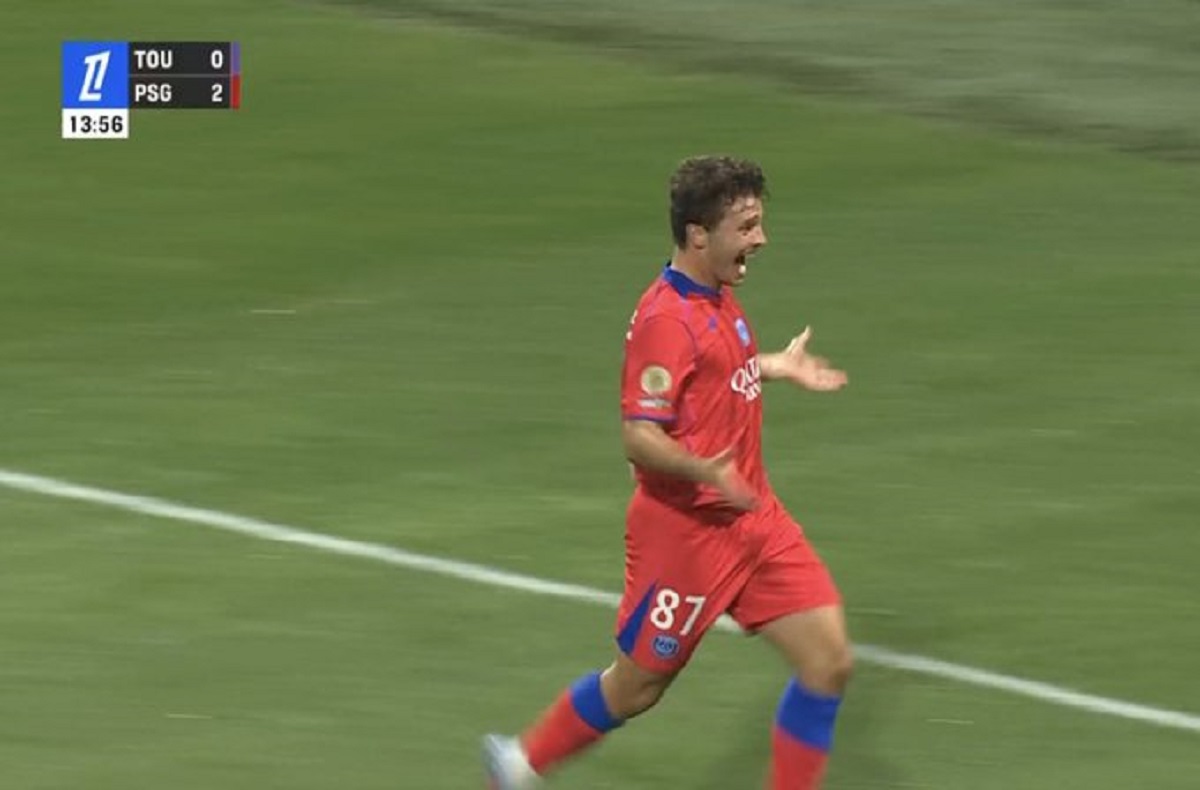 Joao Neves metió dos goles de chilena en siete minutos en la goleada del PSG al Toulouse