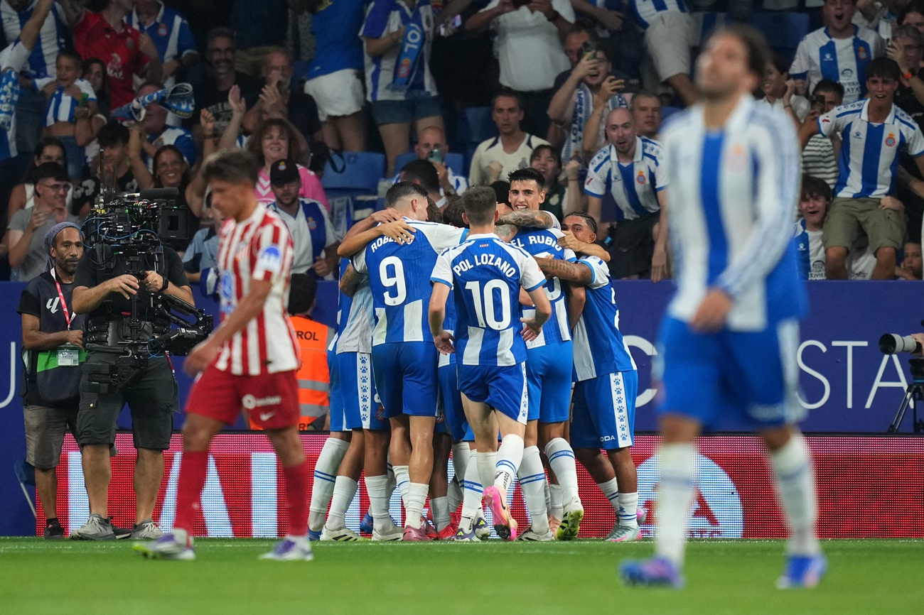 Espanyol remontó ante Atlético de Madrid y celebró en el debut liguero