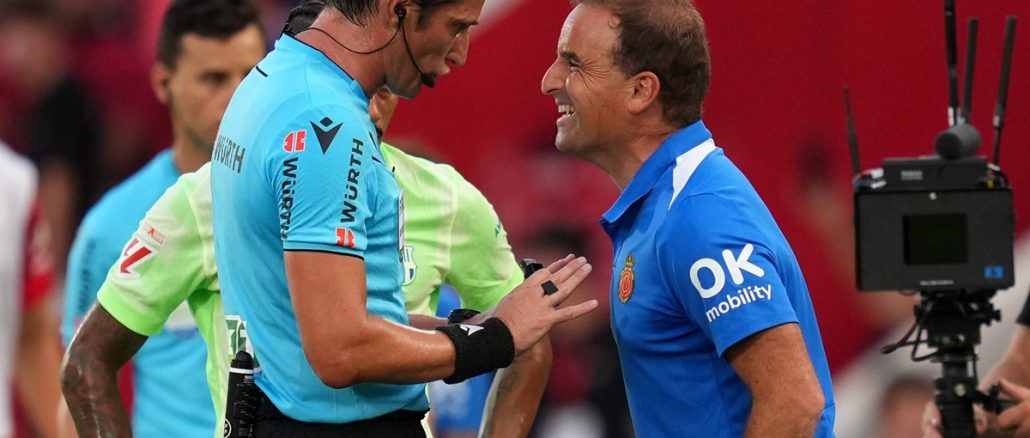 Munuera Montero iba a pitar, dejó seguir y no pudo anular el tanto. Polémica por el gol de Ferrán Torres en Mallorca - Barcelona