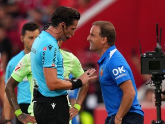 Munuera Montero iba a pitar, dejó seguir y no pudo anular el tanto. Polémica por el gol de Ferrán Torres en Mallorca - Barcelona