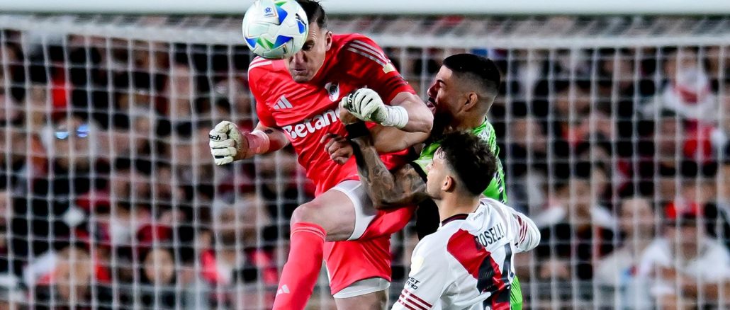 River padeció a Libertad pero clasificó por penales en Libertadores