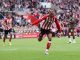 Sunderland lo dio vuelta y le ganó agónicamente al Brentford