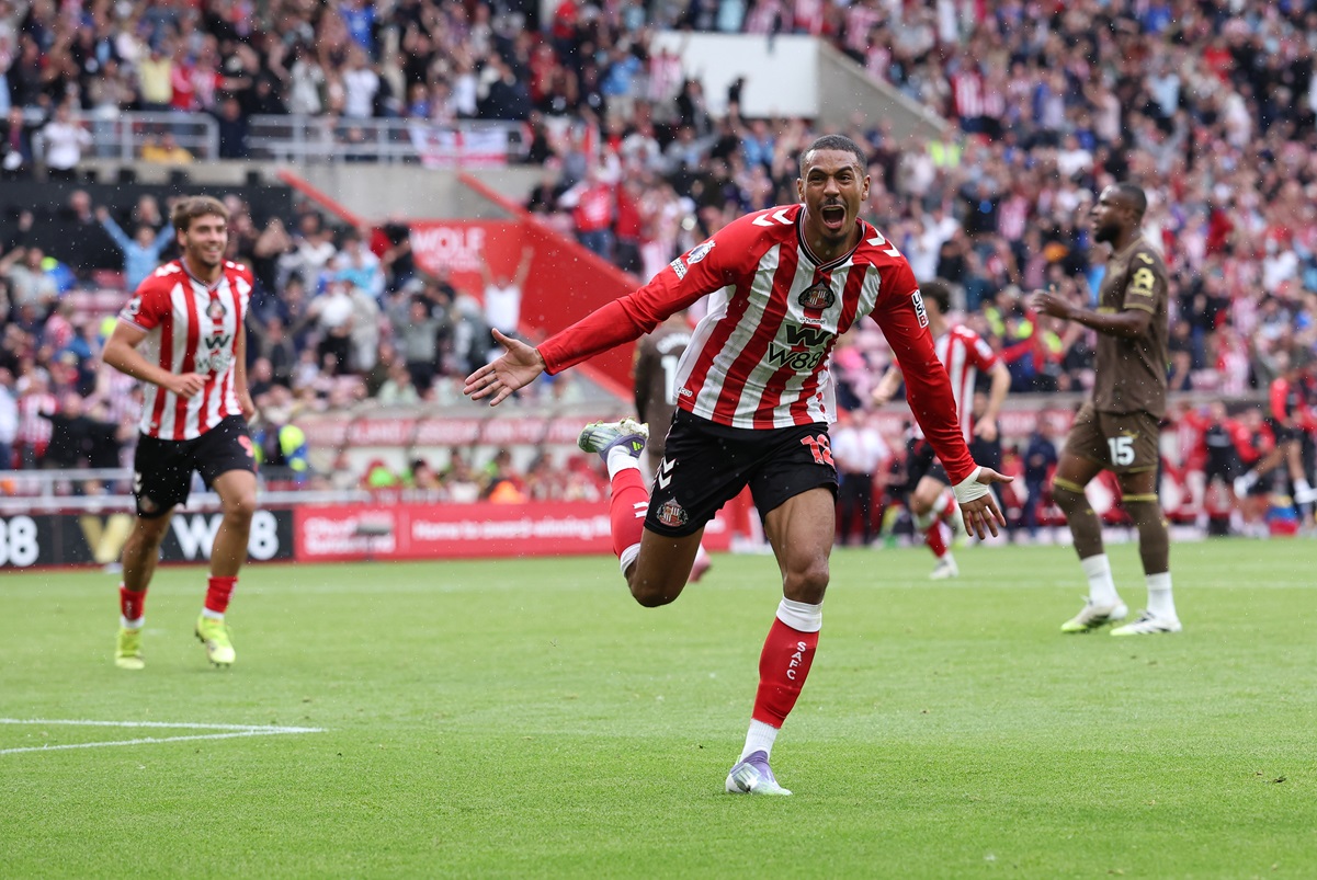 Sunderland le ganó agónicamente al Brentford por Premier League