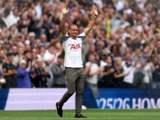 Xavi Simons saludó a los fanáticos del Tottenham Hostpur