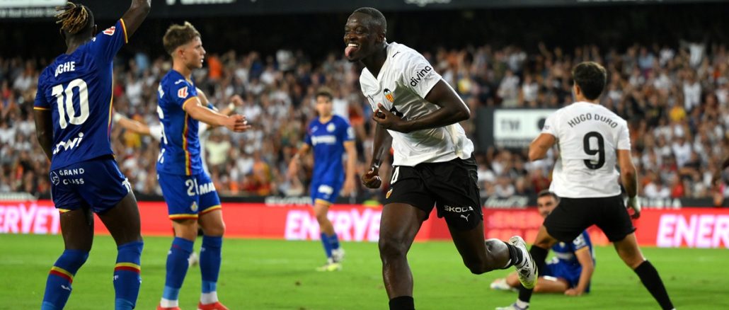 Con firmeza, Valencia bajó a un líder y le ganó 2 a 0 al Getafe en Mestalla