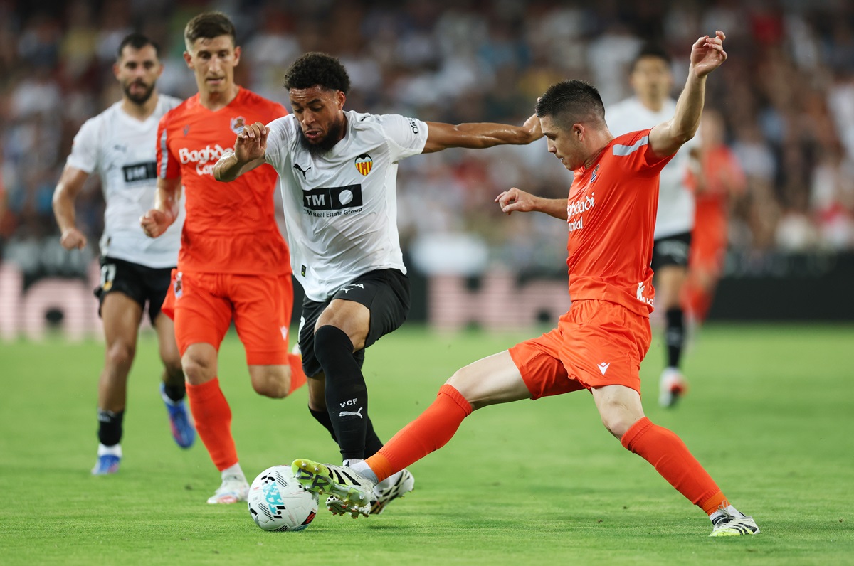 Valencia y Real Sociedad empataron 1 a 1 en Mestalla