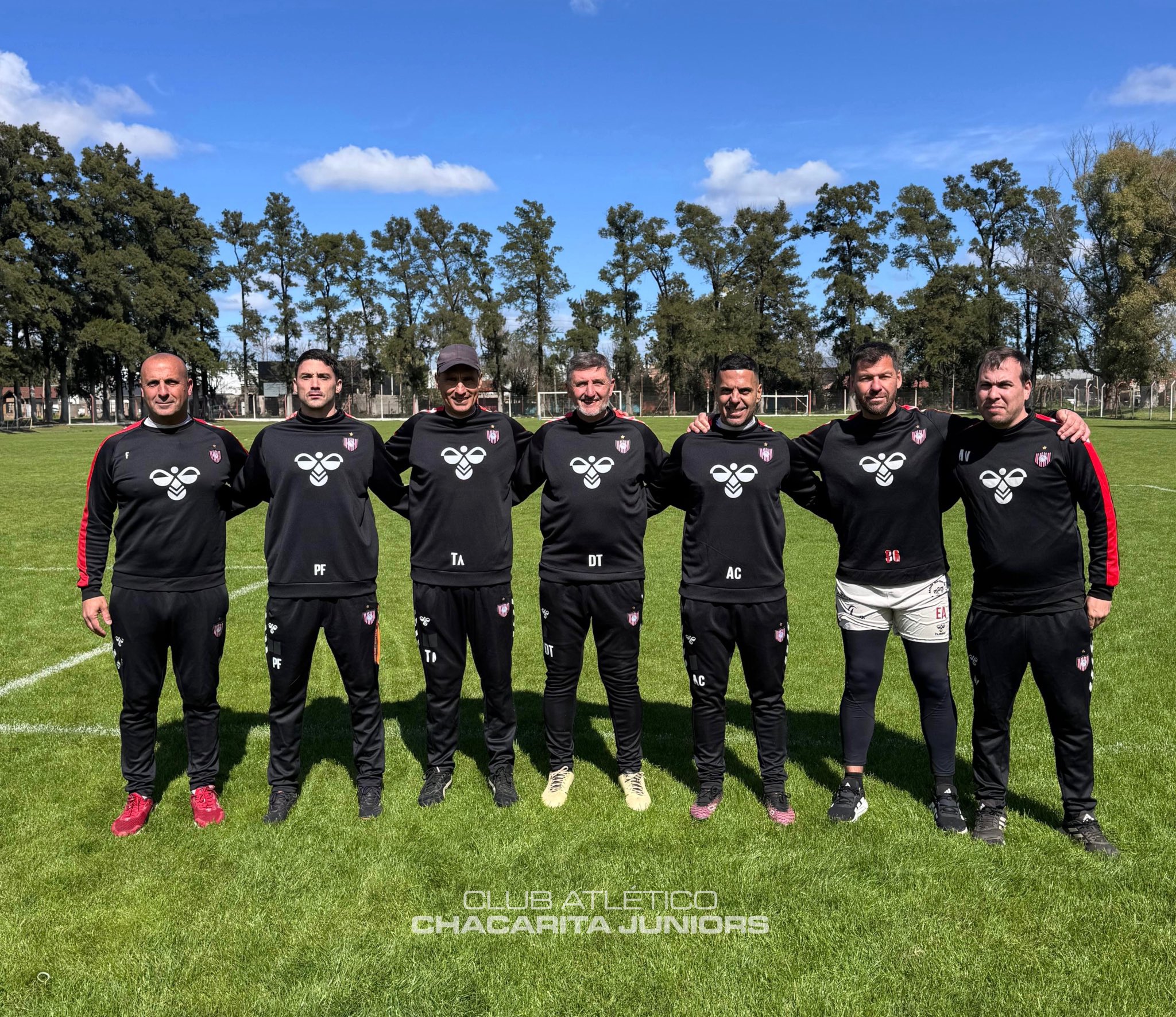 Carlos Mayor fue presentado como entrenador de Chacarita Juniors