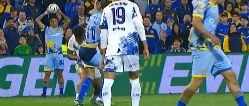 Angel Di Maria quedo en calzoncillos tras forcejear con Navarro Se picó Talleres - Rosario Central y Di María quedó en calzoncillos