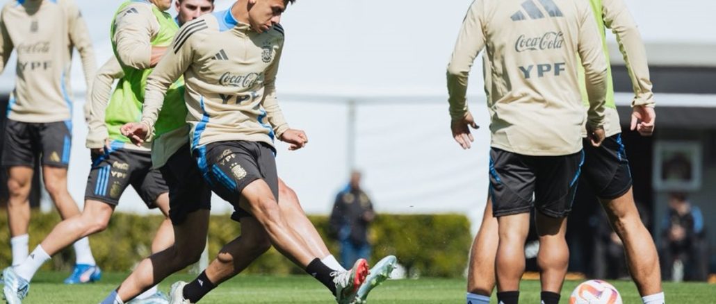 Argentina entrena en Ezeiza antes de volar a Ecuador ¡Rumbo a Guayaquil! Argentina viaja a Ecuador sin Messi y con cambios obligados